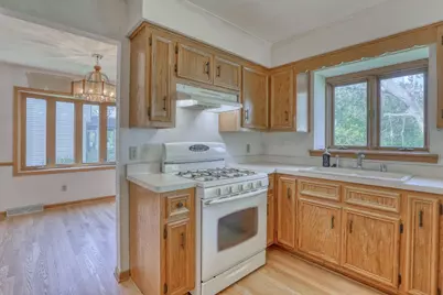 4355 S Longview Dr, New Berlin, WI 53151 - Photo 9