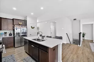 7906 W Park Circle Way, Franklin, WI 53132 - Photo 15