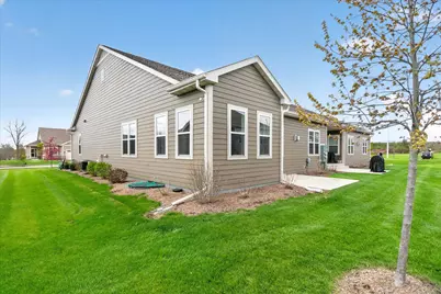 7906 W Park Circle Way, Franklin, WI 53132 - Photo 31