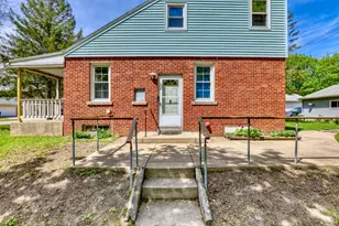 180 E Henry Clay St, Whitefish Bay, WI 53217 - Photo 27