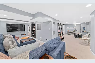 7926 W Wright St, Wauwatosa, WI 53213 - Photo 27