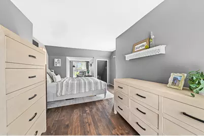 7926 W Wright St, Wauwatosa, WI 53213 - Photo 17