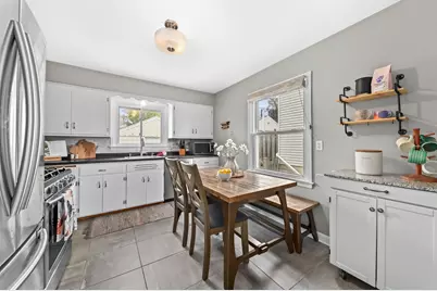 7926 W Wright St, Wauwatosa, WI 53213 - Photo 7