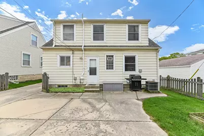 7926 W Wright St, Wauwatosa, WI 53213 - Photo 33