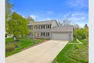 921 E Park Blvd, Oak Creek, WI 53154 - Photo 1