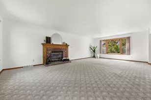 921 E Park Blvd, Oak Creek, WI 53154 - Photo 9