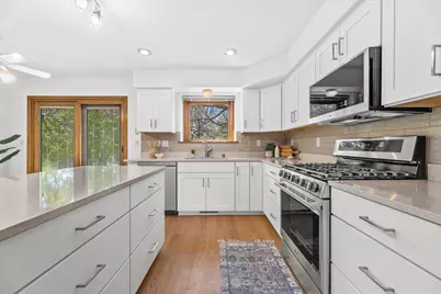 921 E Park Blvd, Oak Creek, WI 53154 - Photo 15