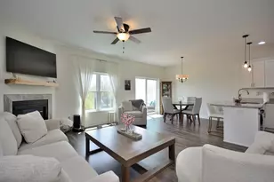 1358 Scenic Pointe Ct, Hartford, WI 53027 - Photo 3