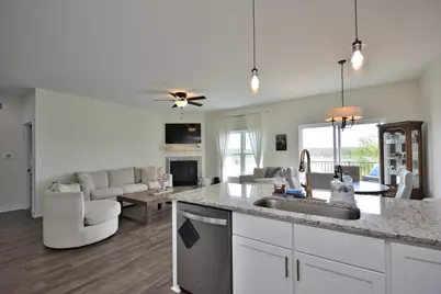 1358  Scenic Pointe Ct, Hartford, WI 53027 - Photo 7