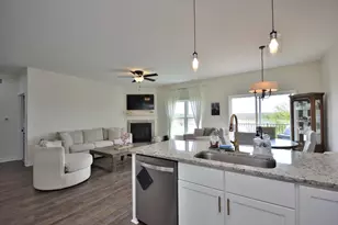 1358 Scenic Pointe Ct, Hartford, WI 53027 - Photo 7