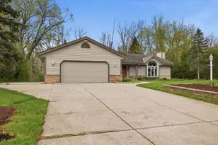 N68W14817 Prudence Dr, Menomonee Falls, WI 53051 - Photo 3