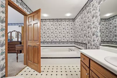 N68W14817  Prudence Dr, Menomonee Falls, WI 53051 - Photo 21