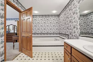 N68W14817 Prudence Dr, Menomonee Falls, WI 53051 - Photo 21
