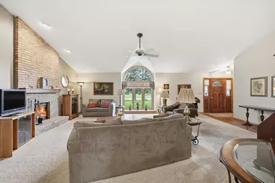 N68W14817  Prudence Dr, Menomonee Falls, WI 53051 - Photo 7