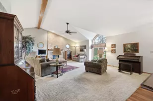N68W14817 Prudence Dr, Menomonee Falls, WI 53051 - Photo 5