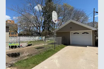 909 S 25th St, Manitowoc, WI 54220 - Photo 3