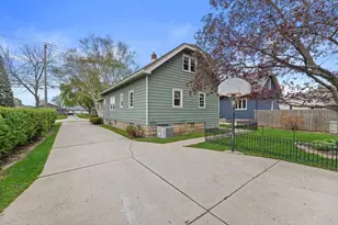 9015 W Cold Spring Rd, Greenfield, WI 53228 - Photo 5
