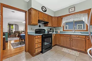 9015 W Cold Spring Rd, Greenfield, WI 53228 - Photo 23