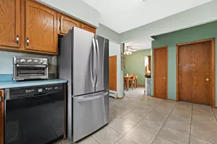 9015 W Cold Spring Rd, Greenfield, WI 53228 - Photo 25
