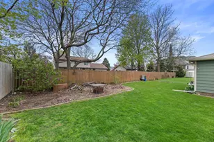 9015 W Cold Spring Rd, Greenfield, WI 53228 - Photo 9