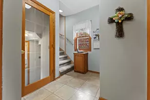 9015 W Cold Spring Rd, Greenfield, WI 53228 - Photo 33