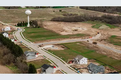 633  Hawks Ridge Rd #Lt5, Grafton, WI 53024 - Photo 5