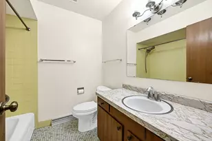 921 Greenwich Dr, Madison, WI 53711 - Photo 15