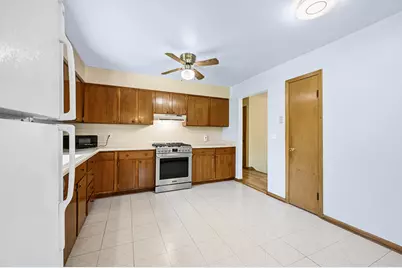 921  Greenwich Dr, Madison, WI 53711 - Photo 11