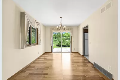 921  Greenwich Dr, Madison, WI 53711 - Photo 9