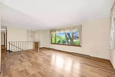 921  Greenwich Dr, Madison, WI 53711 - Photo 7