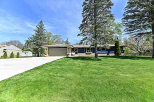 15860 Brookhill Dr, Brookfield, WI 53005 - Photo 3