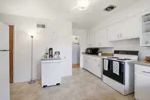 10035 W Highwood Ave, Wauwatosa, WI 53222 - Photo 11