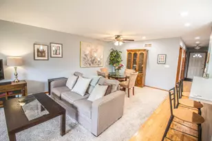 7222 W Mequon Square Dr, Mequon, WI 53092 - Photo 7