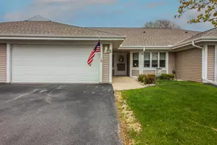 7222 W Mequon Square Dr, Mequon, WI 53092 - Photo 13