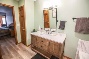 7222 W Mequon Square Dr, Mequon, WI 53092 - Photo 37