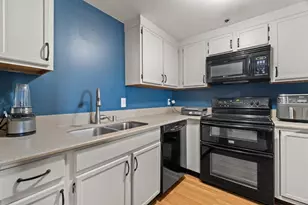 1633 N Prospect Ave, Milwaukee, WI 53202 - Photo 13