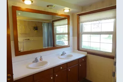 615  Rohda Dr, Racine, WI 53185 - Photo 9