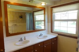 615 Rohda Dr, Racine, WI 53185 - Photo 9