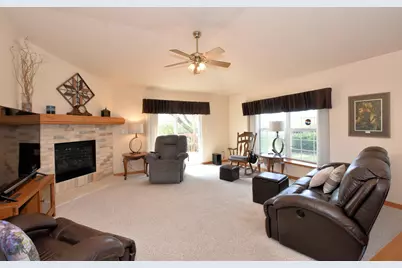 N97W14151  Knollcrest Cir, Germantown, WI 53022 - Photo 3