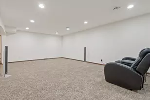 N42W22770 Beacon Ct, Pewaukee, WI 53072 - Photo 39