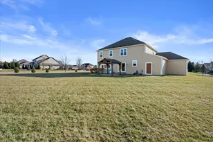 N42W22770 Beacon Ct, Pewaukee, WI 53072 - Photo 45
