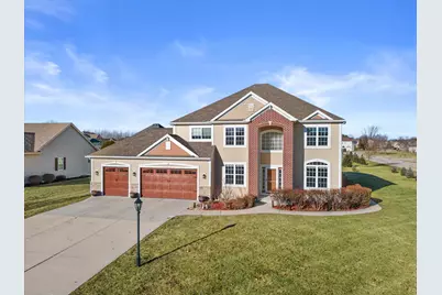 N42W22770  Beacon Ct, Pewaukee, WI 53072 - Photo 1