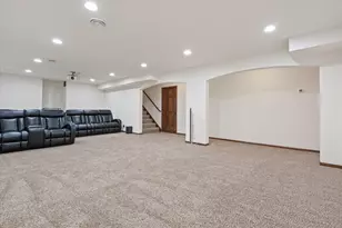 N42W22770 Beacon Ct, Pewaukee, WI 53072 - Photo 37