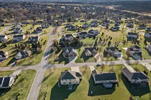 N42W22770 Beacon Ct, Pewaukee, WI 53072 - Photo 57