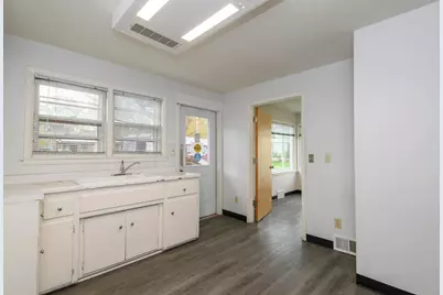 208  Wright St, Waukesha, WI 53186 - Photo 9