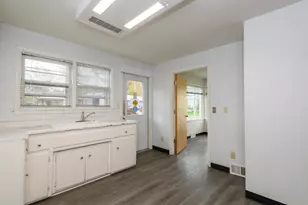 208 Wright St, Waukesha, WI 53186 - Photo 9