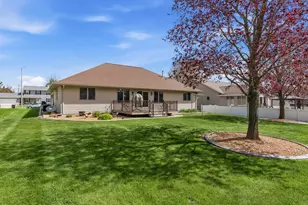489 Braatz Dr, Kewaskum, WI 53040 - Photo 37