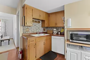 524 E Forest Hill Ave, Oak Creek, WI 53154 - Photo 9