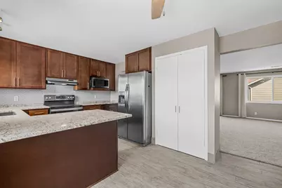 1521  Windsor Way #8, Racine, WI 53406 - Photo 3
