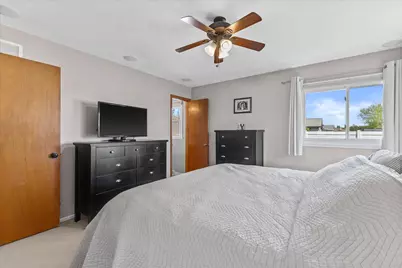 8674 S Wildwood Dr, Oak Creek, WI 53154 - Photo 13